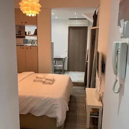 Small Budget Diamond In Agias Sofias. Appartement Thessaloniki