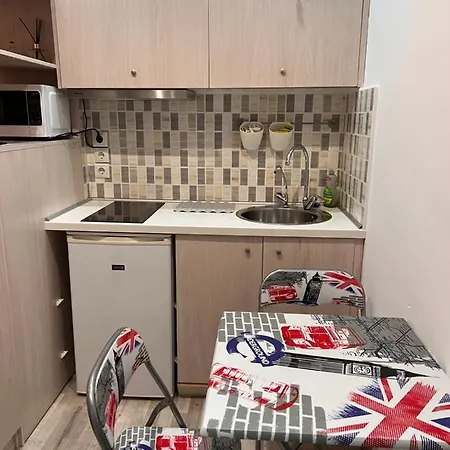 Small Budget Diamond In Agias Sofias. Appartement Thessaloniki