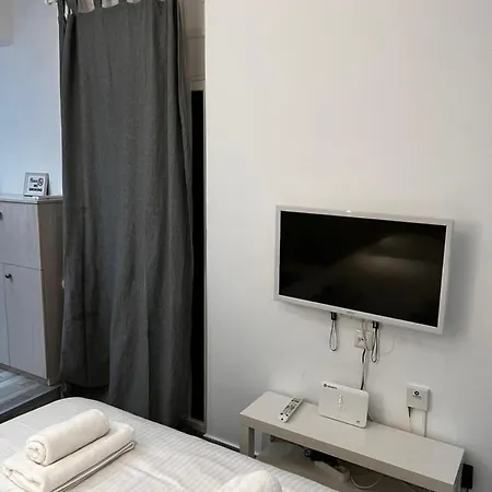 Small Budget Diamond In Agias Sofias. Appartement Thessaloniki